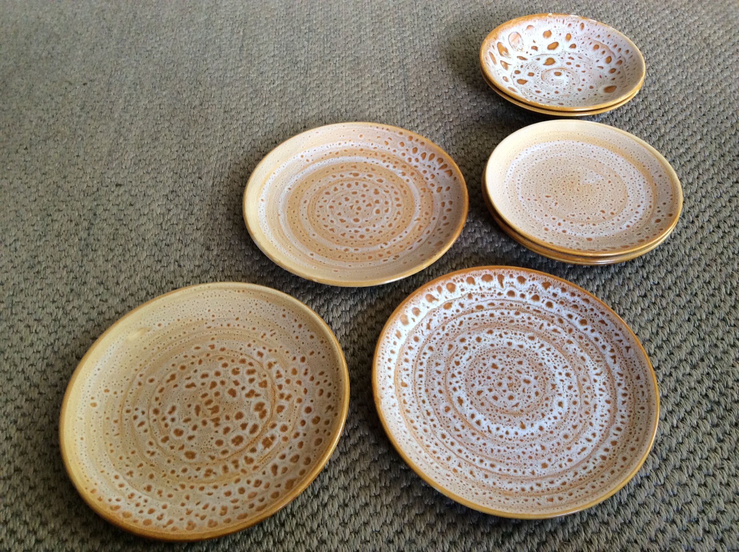 Set of 8 plates