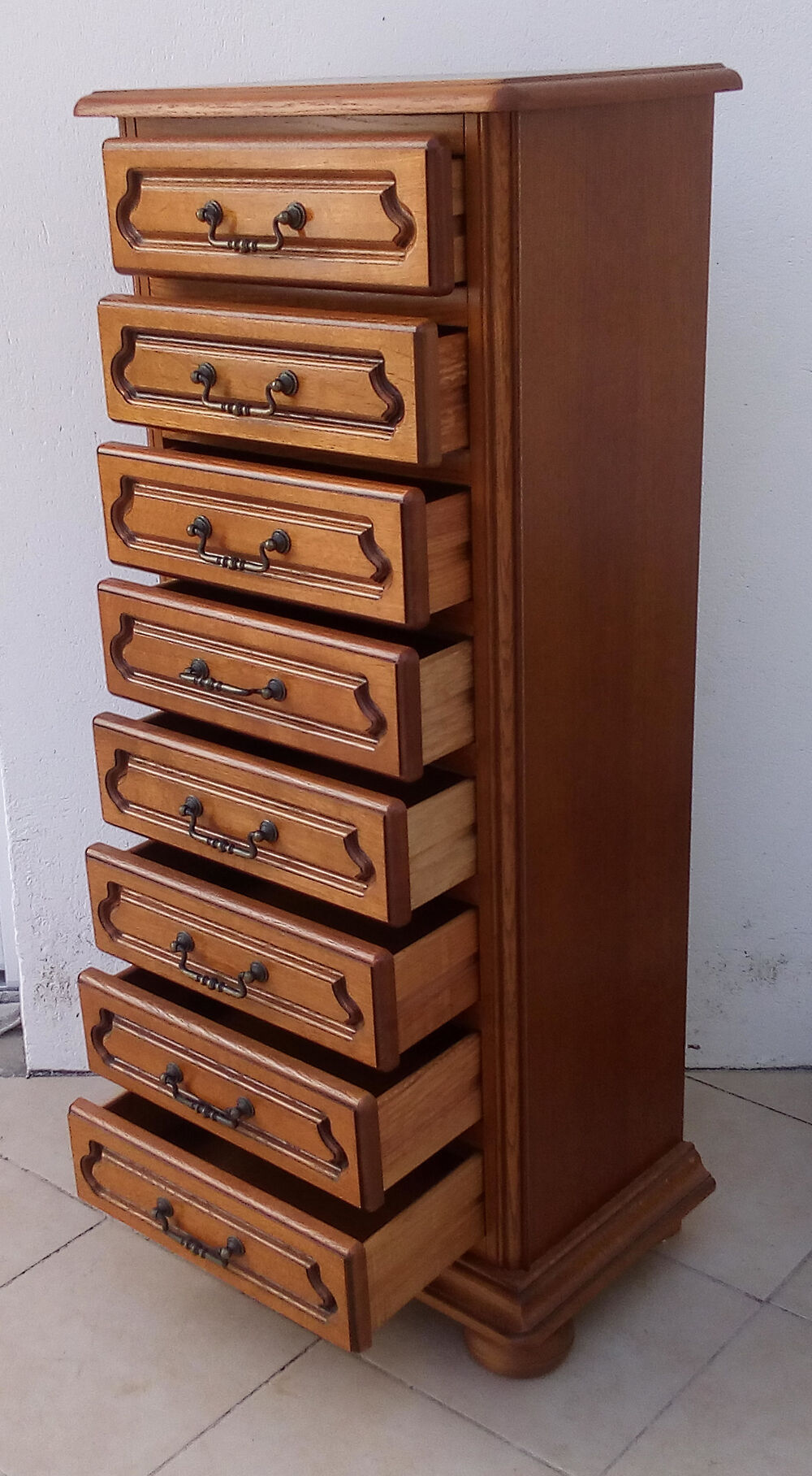 Chest of drawers