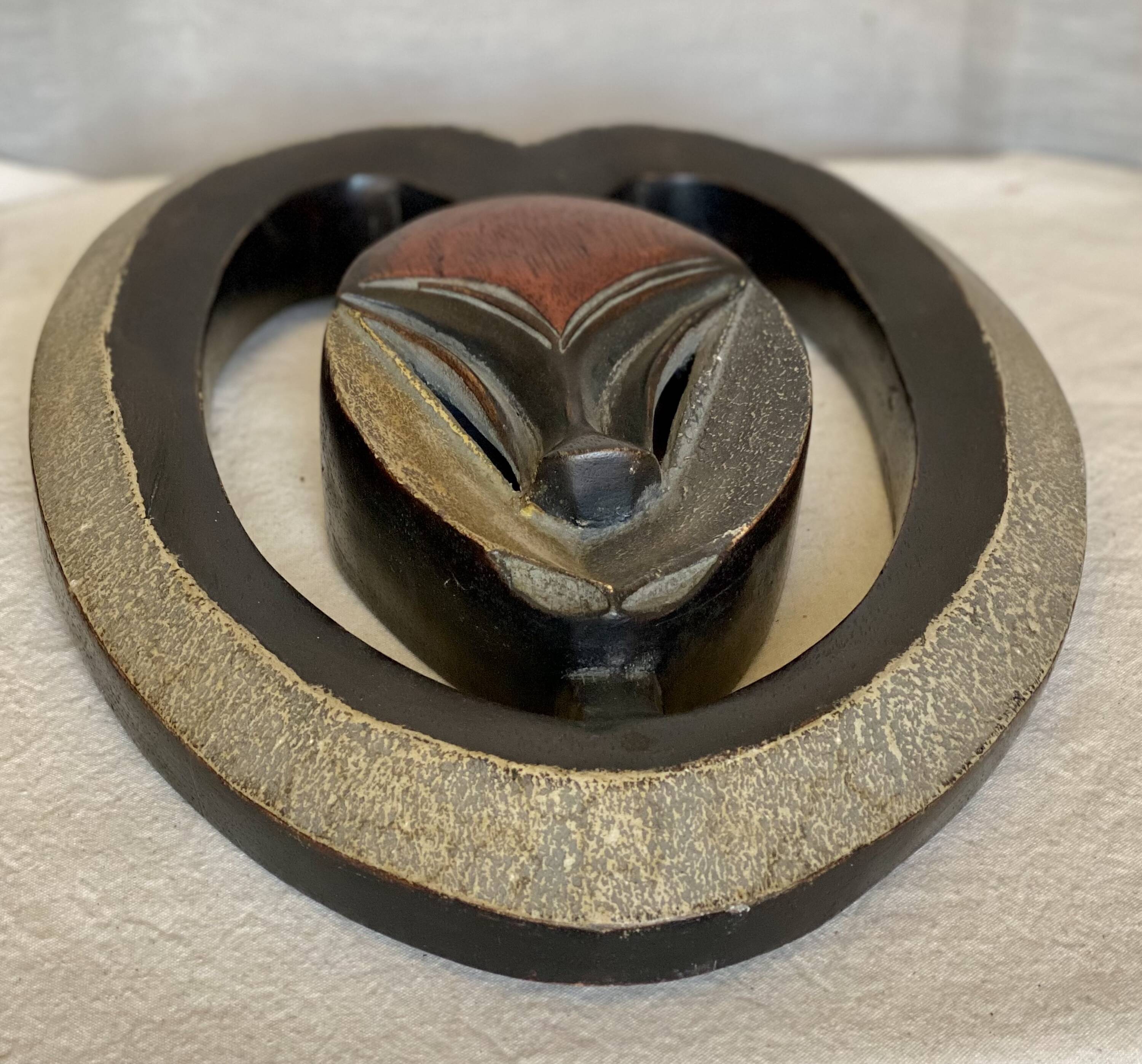 Masque africain bois sculpté polychrome