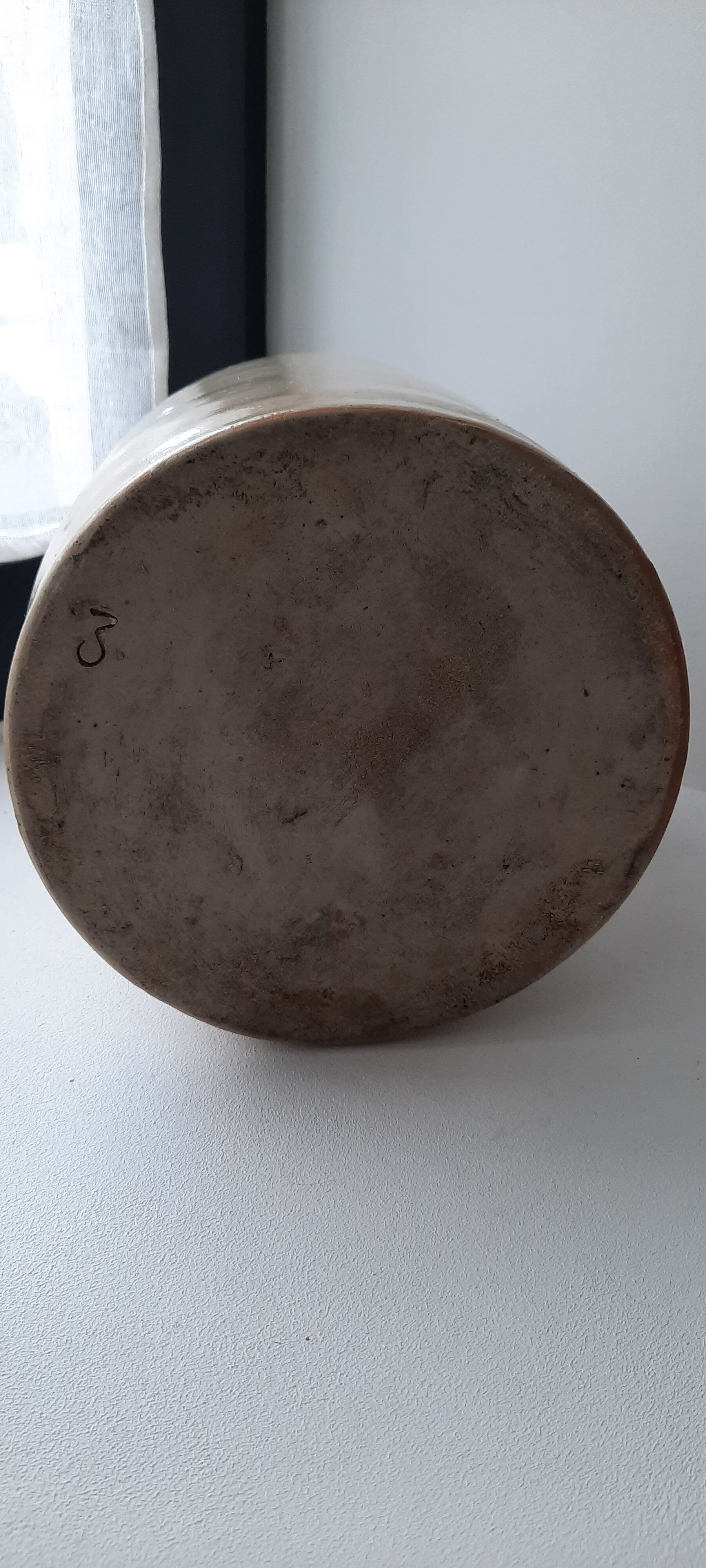 Varnished gre pot