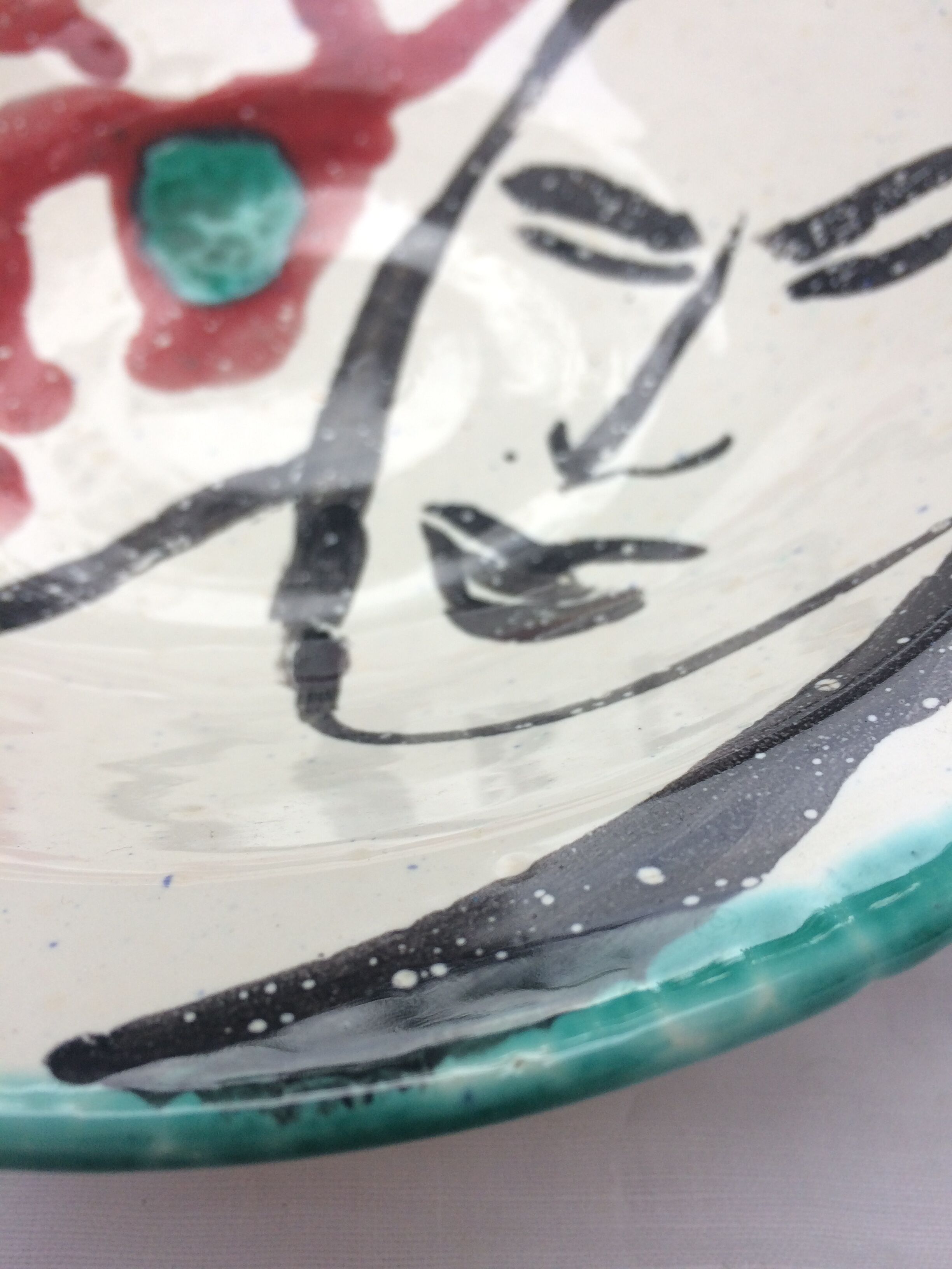 Ceramic plate decorated with a face