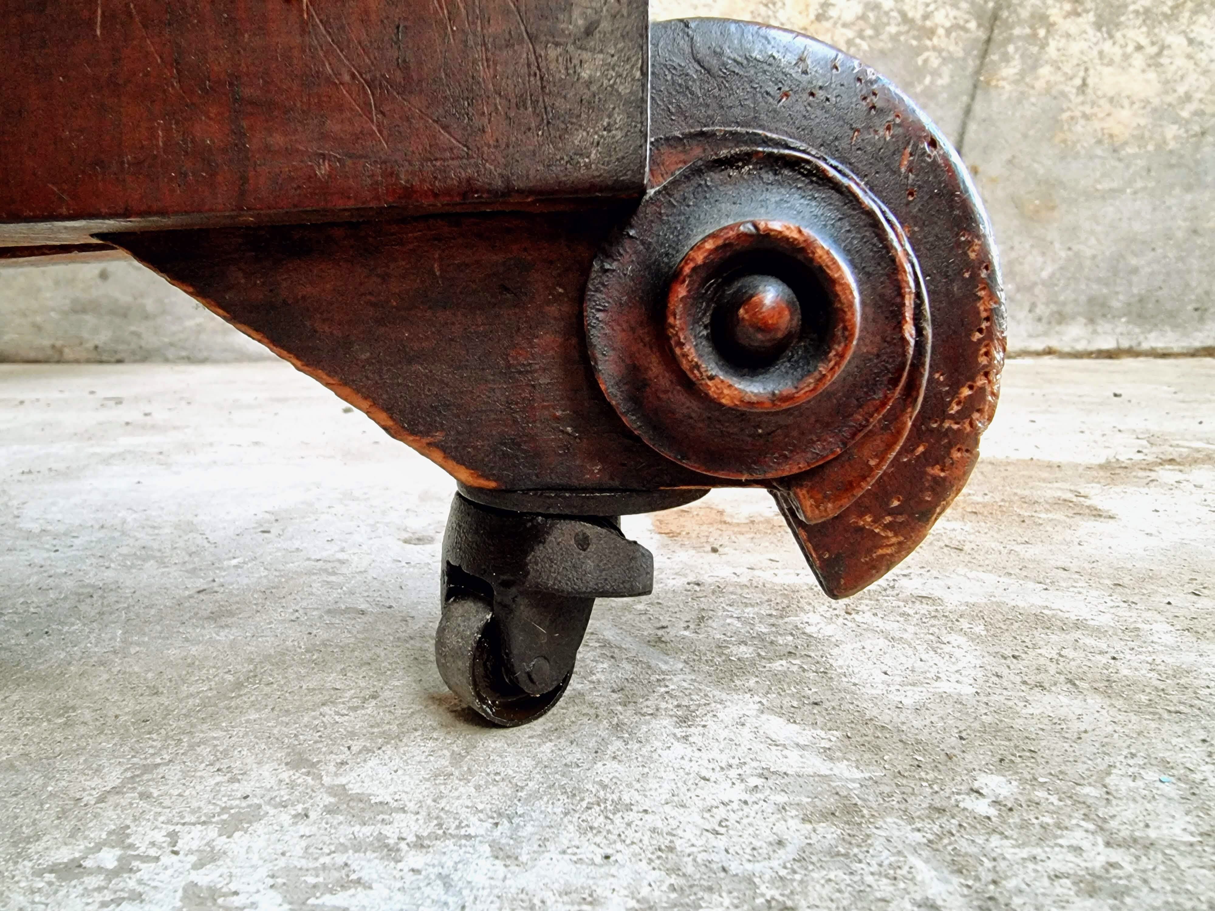 Antique table round dining table 19th century tilt top table