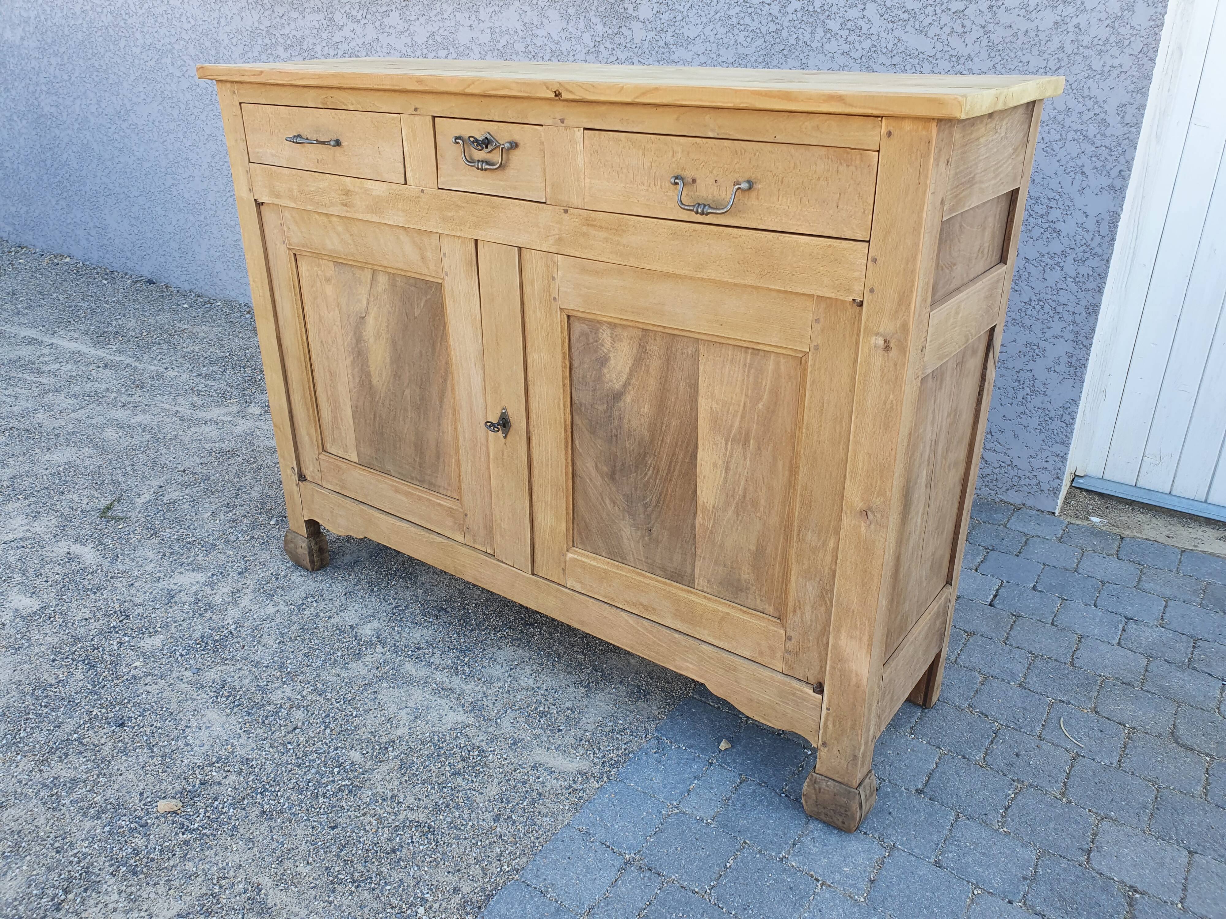Bahut buffet furniture of old raw wood shallow