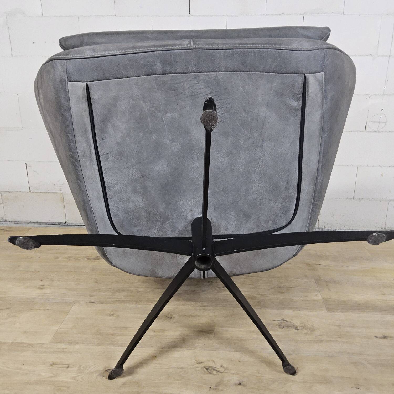 Grey leather swivel armchair Specter by DYYK (Almost new)