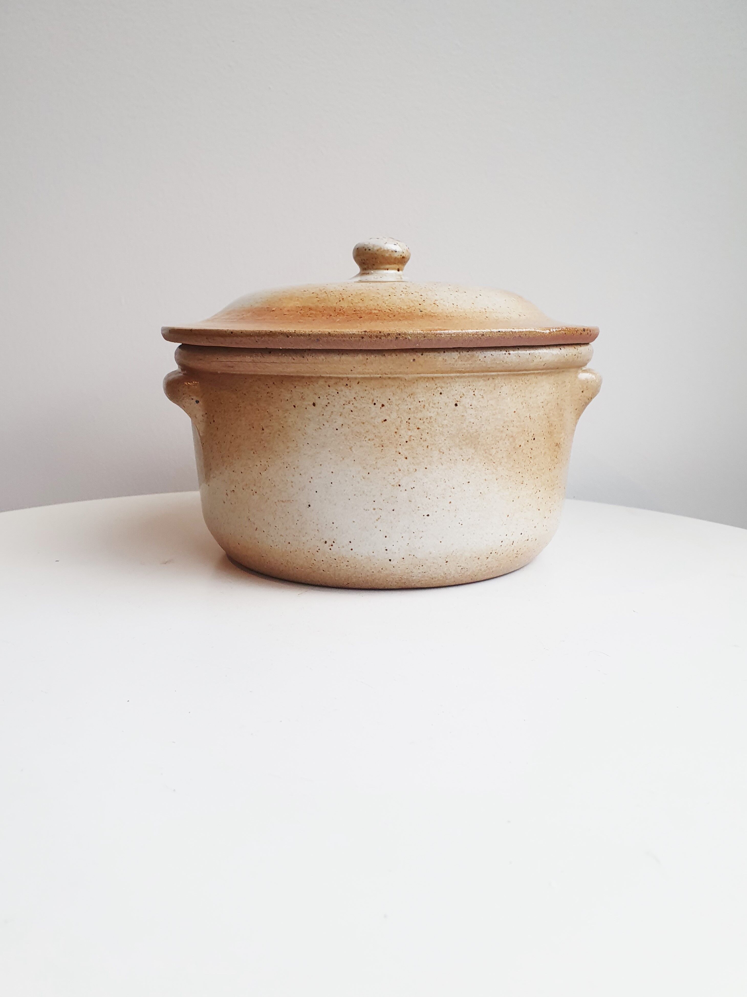 Pot in sandstone