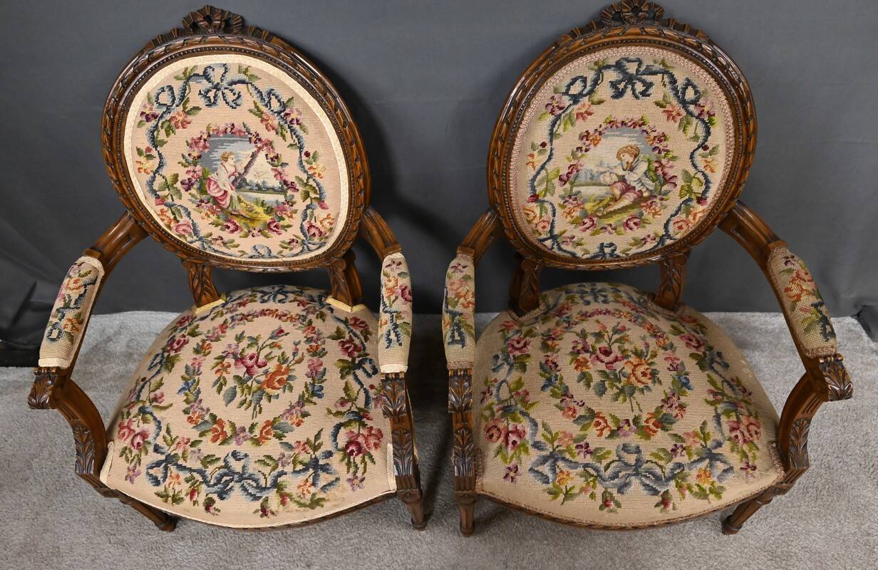 Paire de fauteuils en hêtre, style Louis XVI – début XXe