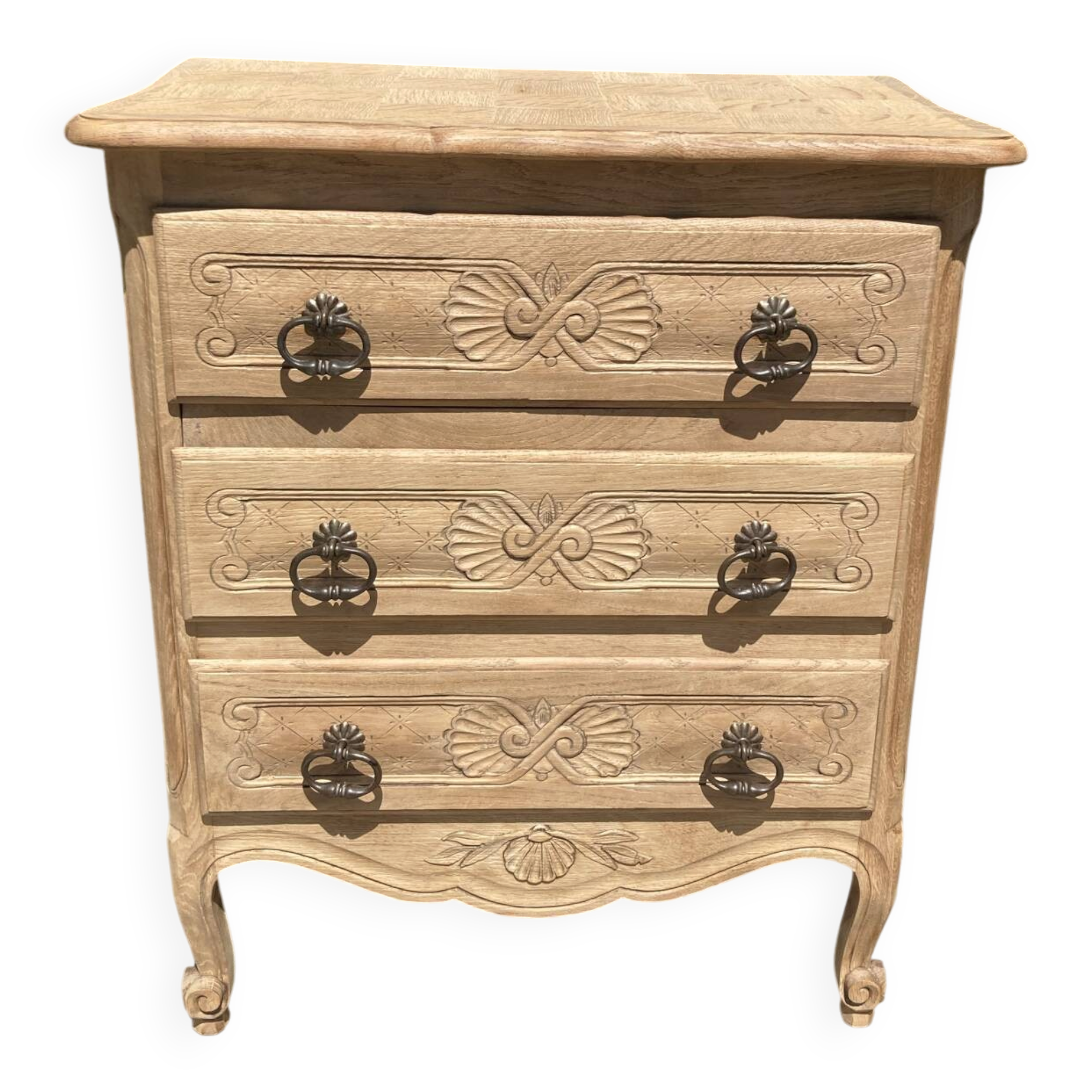 Superb Louis XV chest of drawers in oak ♥️ with mouldings and marquetry top.
