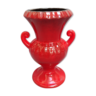Vase rouge en céramique avec des reflets noirs à deux anses