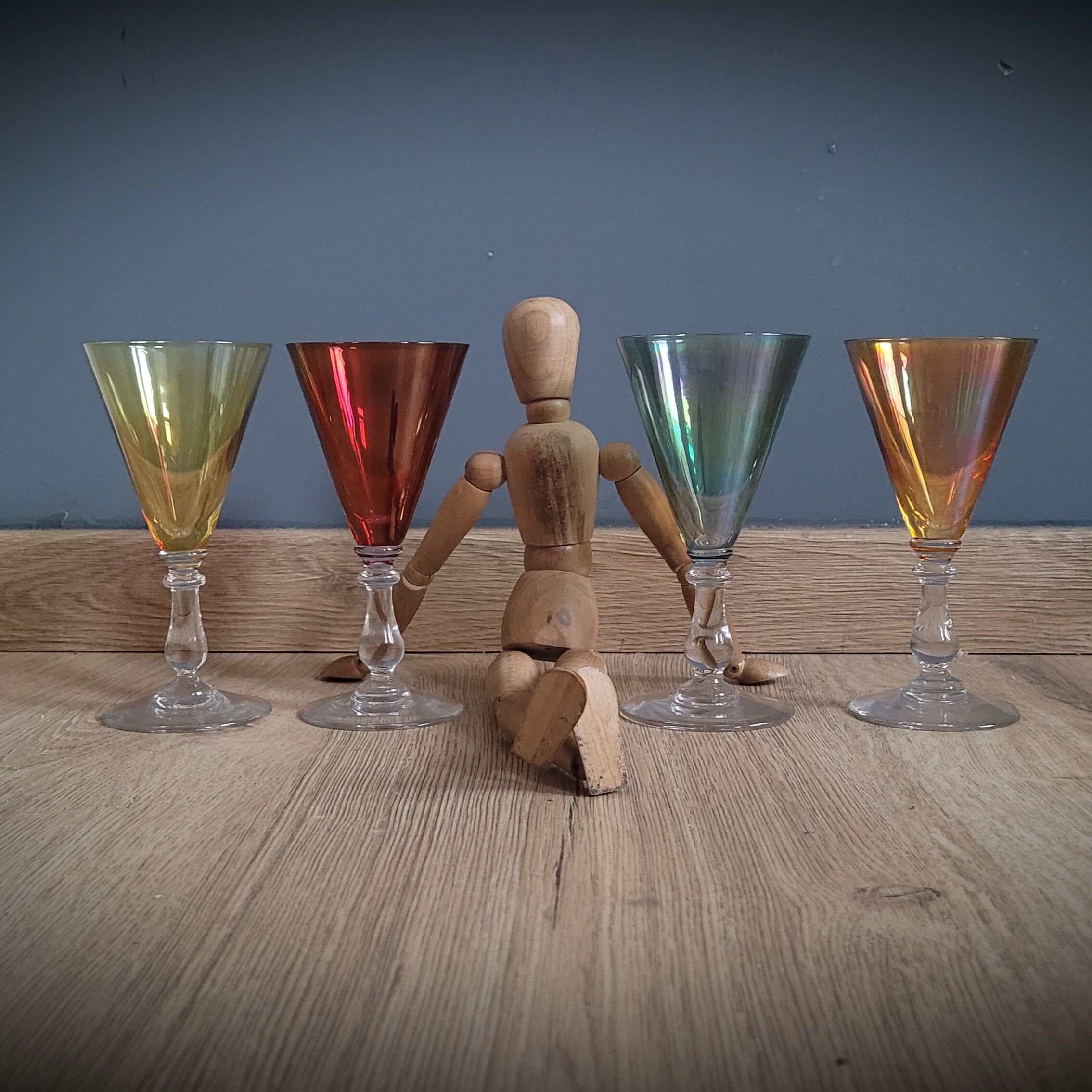 Set 4 colored wine glasses