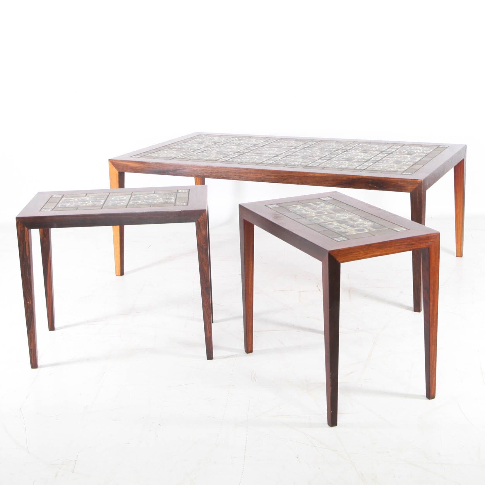 Set of coffee tables in rosewood and ceramic.