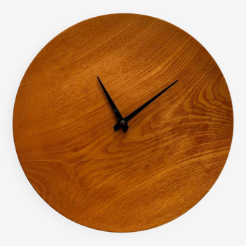 Minimalist design wall clock in Elm from the 80s