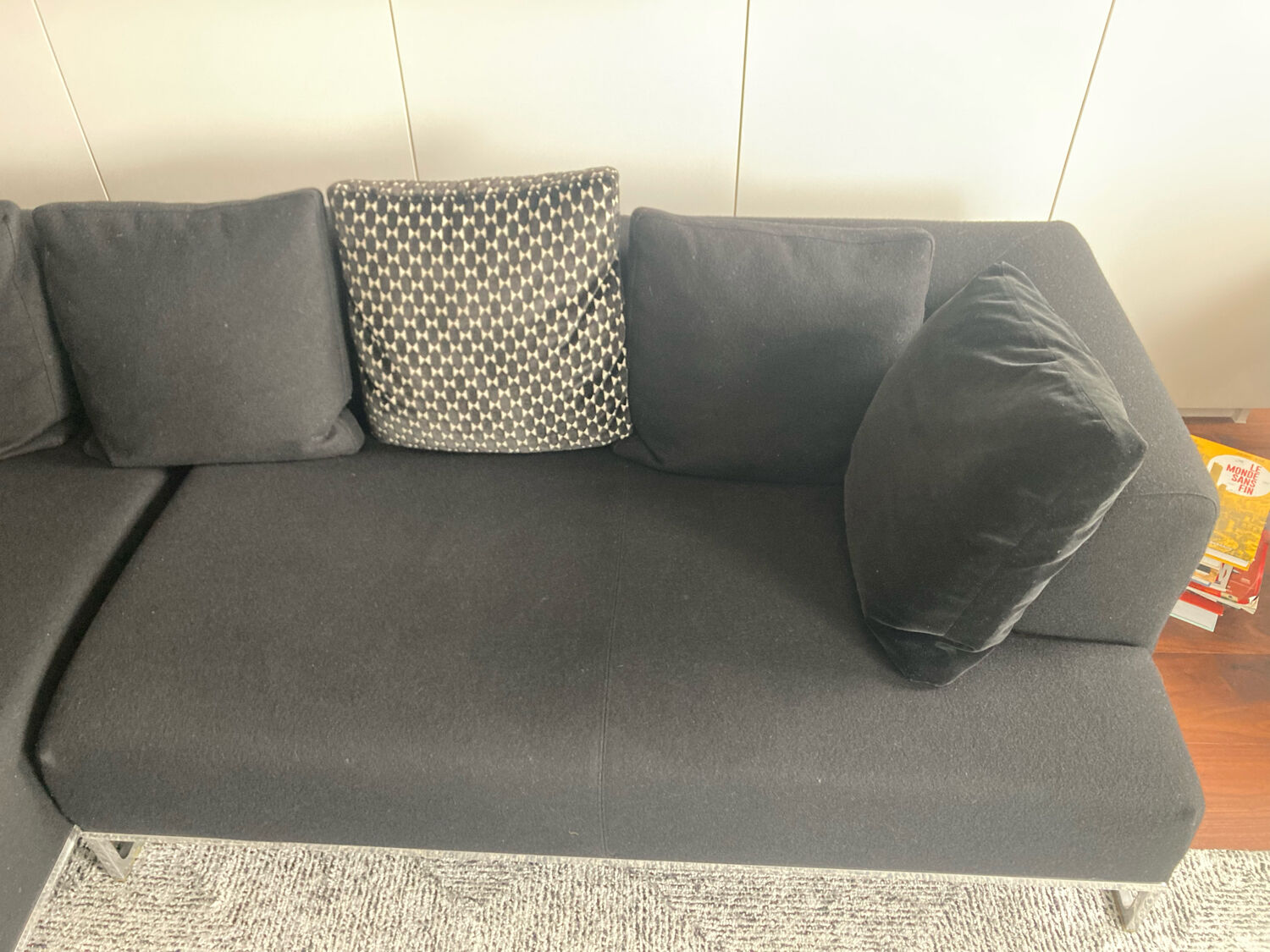 Sofa B&B Italia black