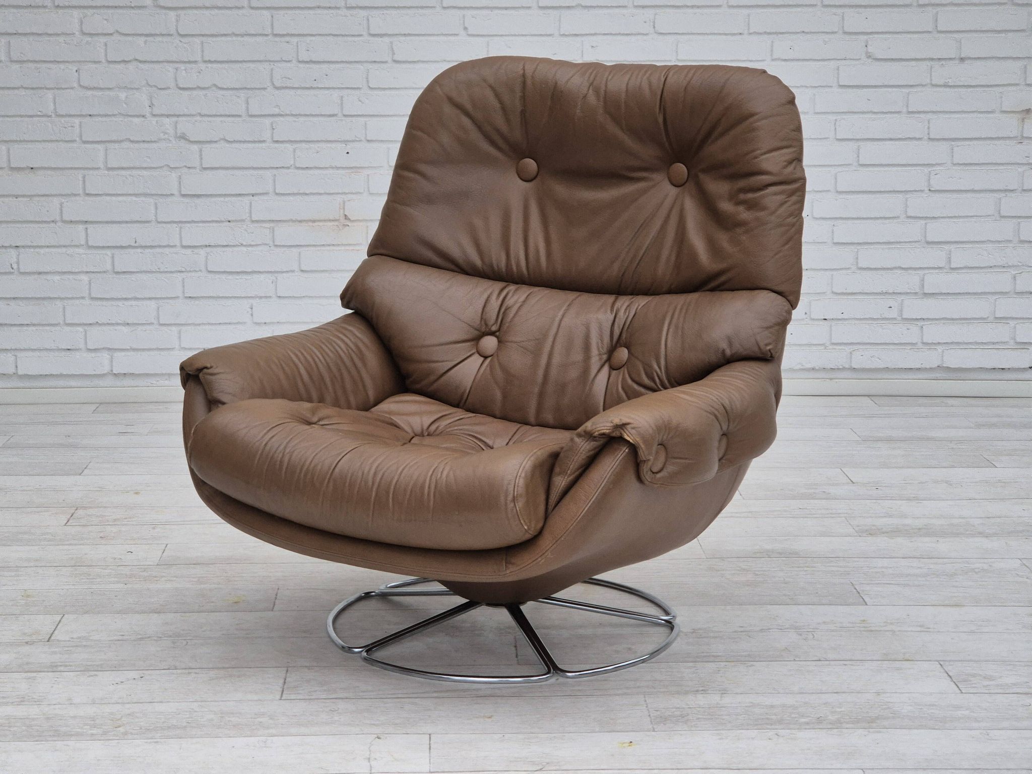 1970s, Scandinavian swivel chair, original condition, brown furniture leather.