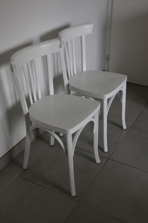 2 chaises Baumann blanches