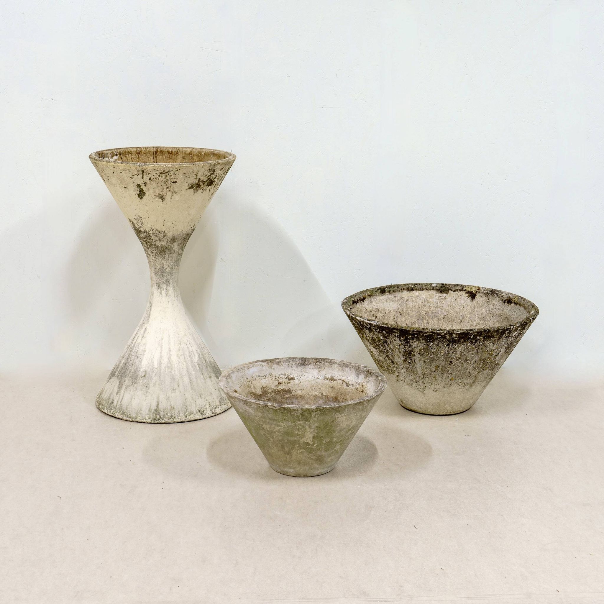 A pair of Willy Guhl planters. Switzerland 1960s