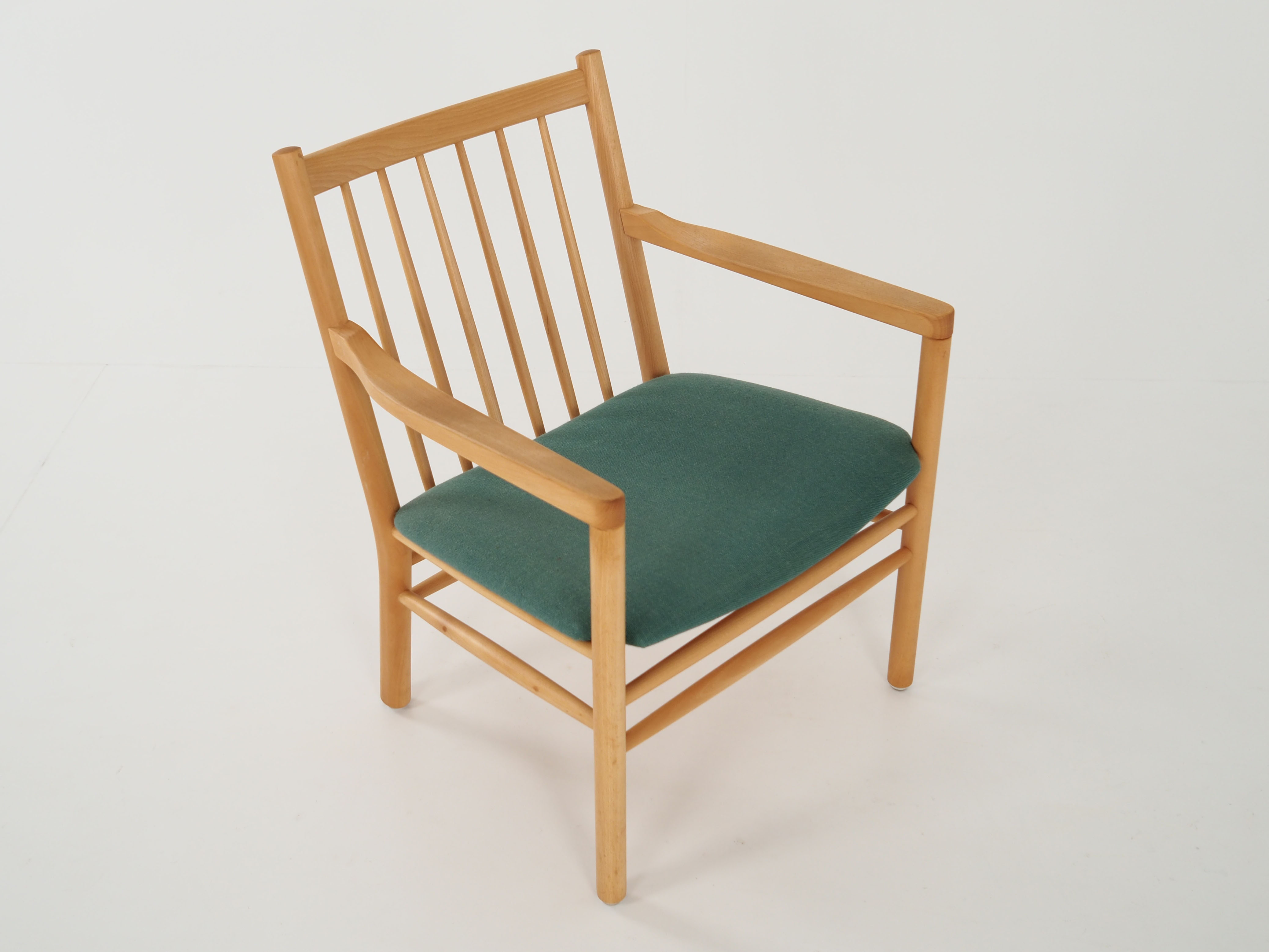 Armchair design J147 by Erik Ole Jørgensen of Tarm Stole & Møbelfabrik.