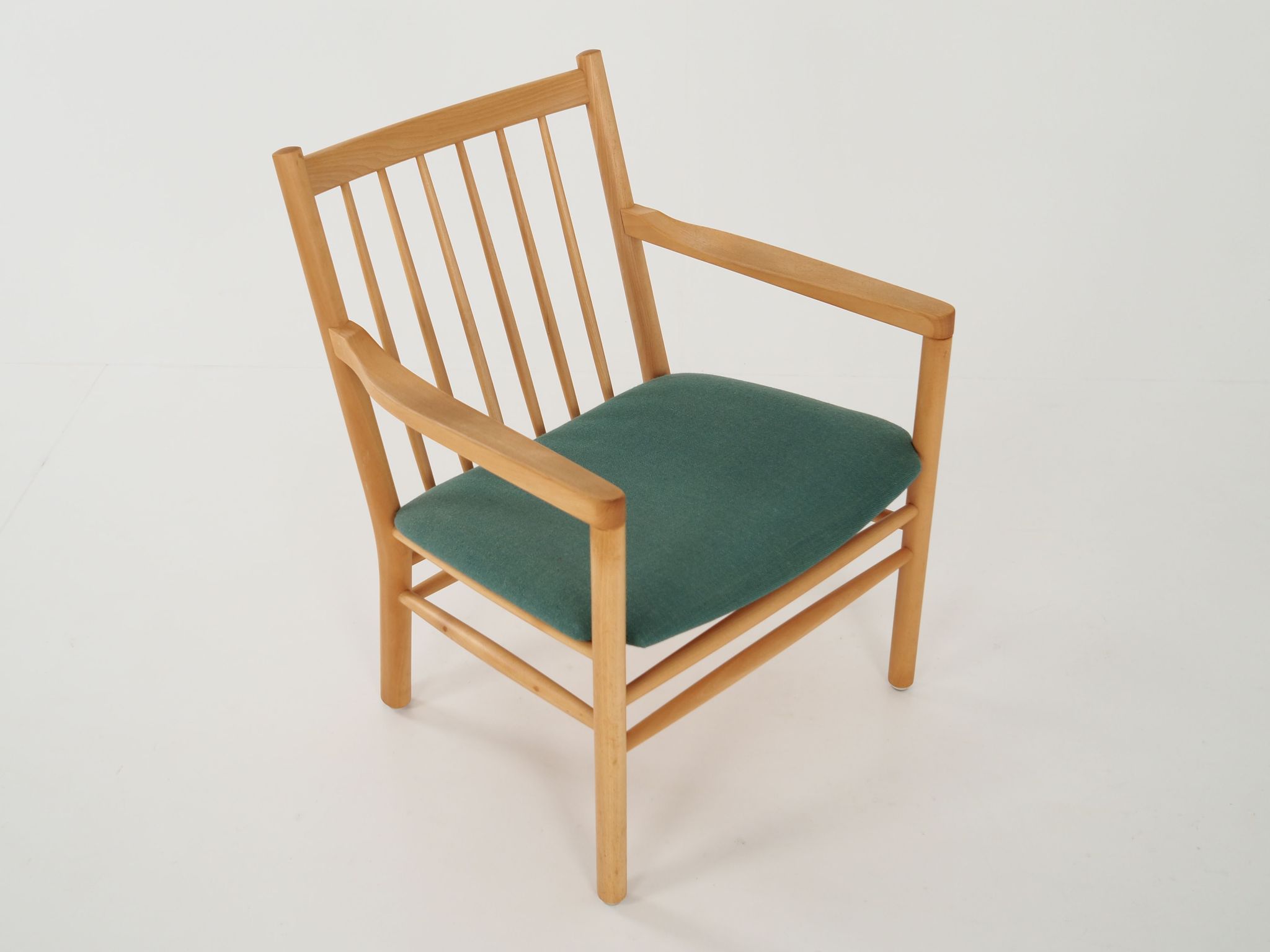 Armchair design J147 by Erik Ole Jørgensen of Tarm Stole & Møbelfabrik.