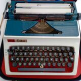 Erika portable typewriter with her briefette - notice and accessories