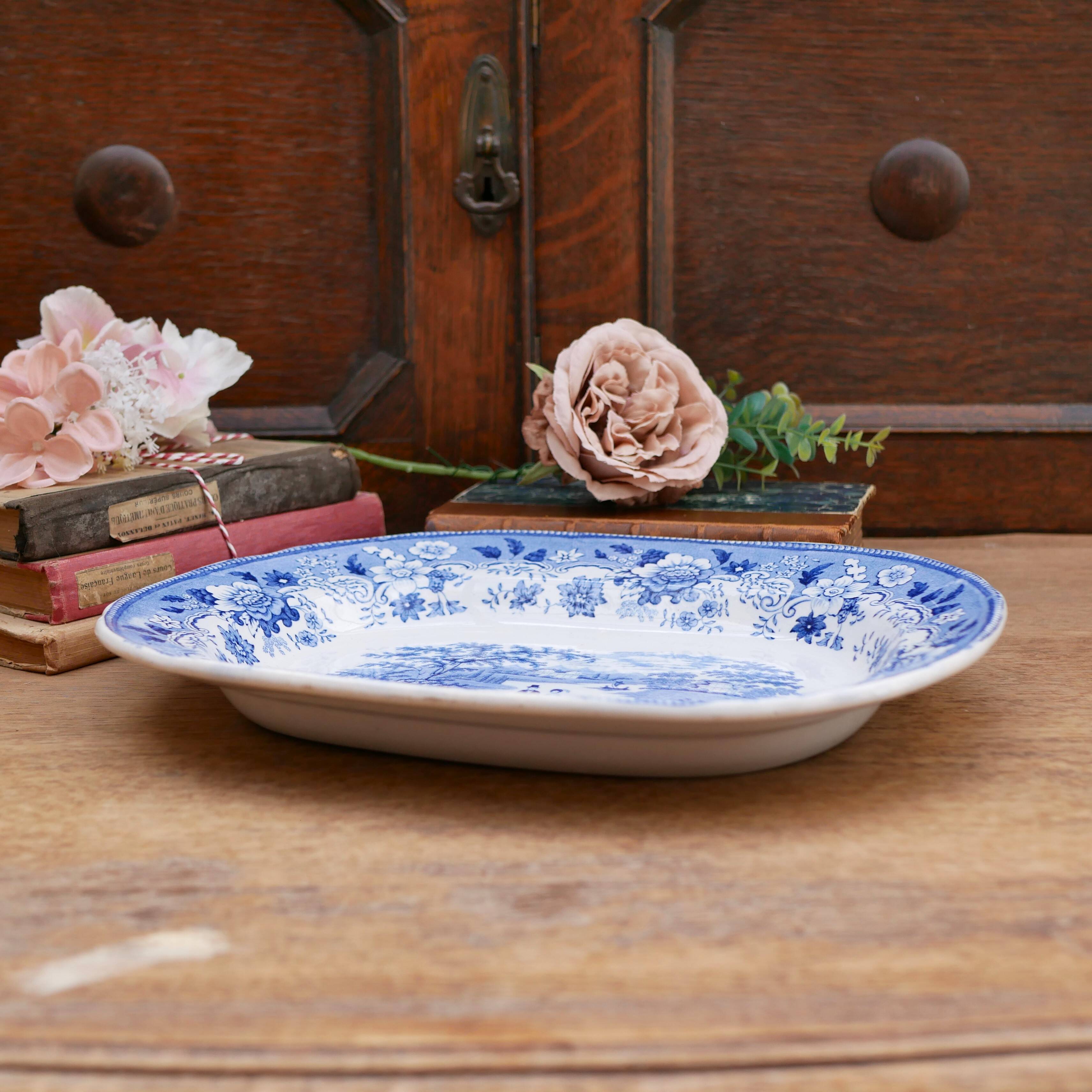 Plat à viande antique en grès du XIXe siècle représentant l'Eton College