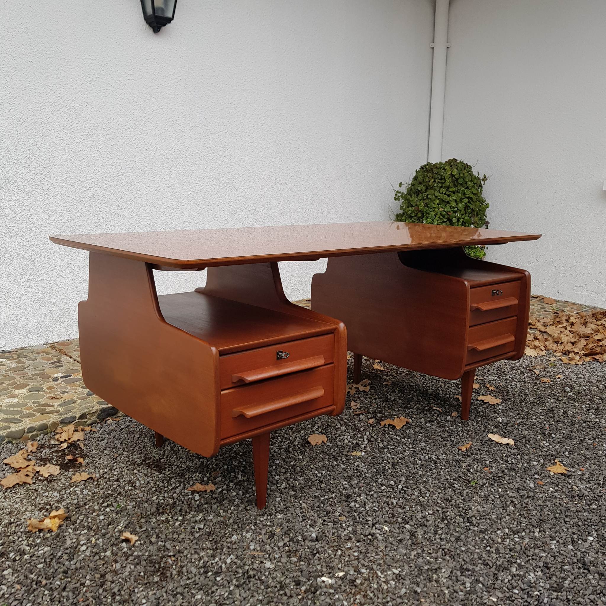 Executive Office Jacques Hauville edit by Bema 50