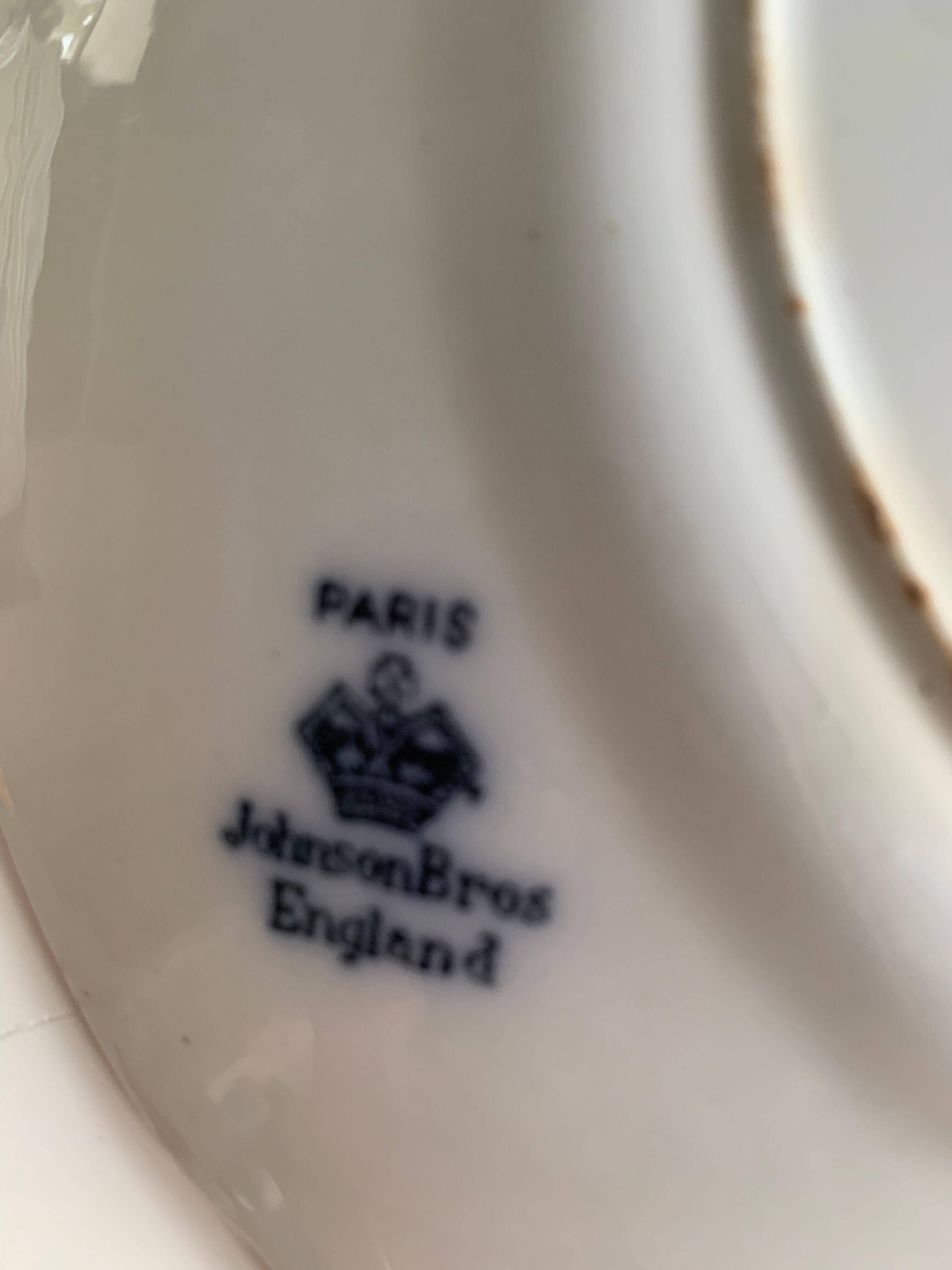 Set of two plates in English porcelain by Johnson Bros.