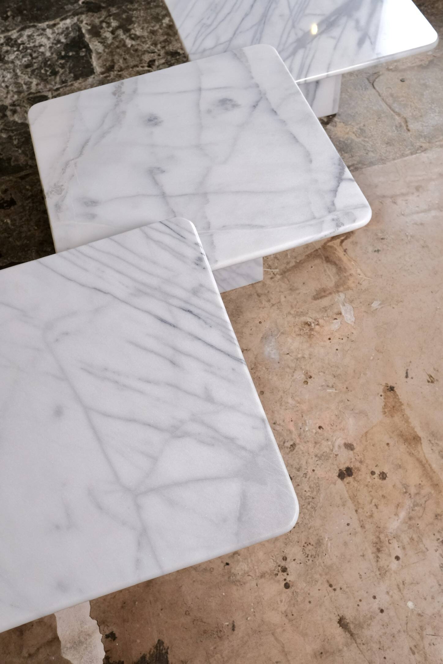 Série de 3 tables basses gigognes en marbre, Italie, 1980s