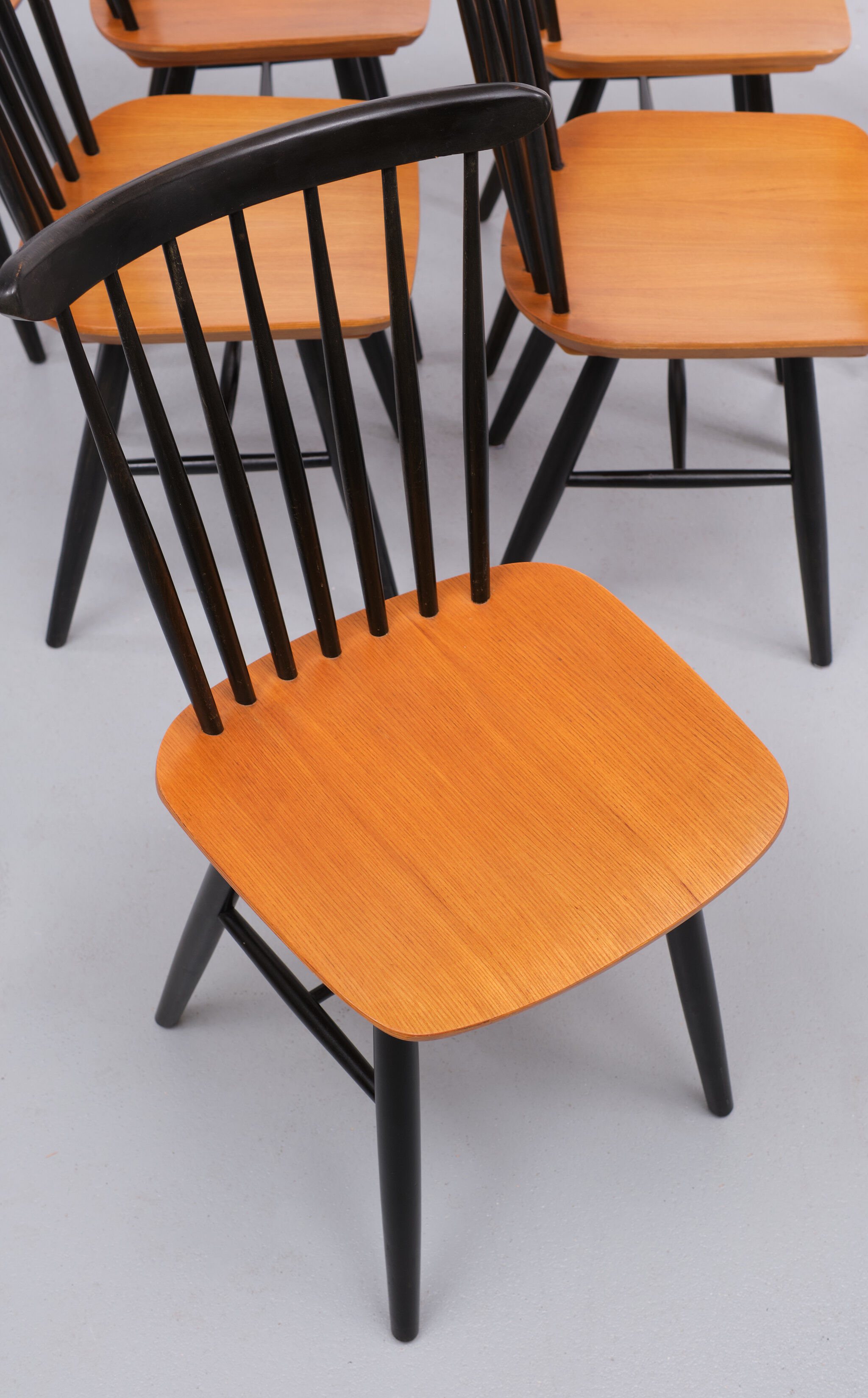 Set off 7 spindle back dining chairs, 1960s