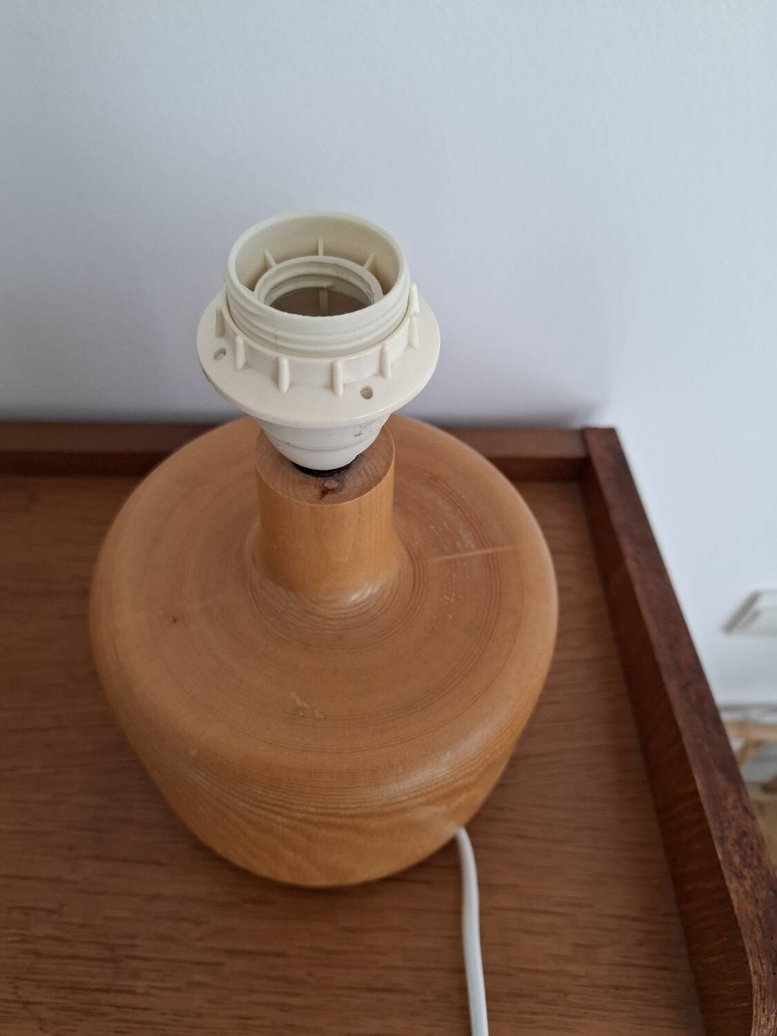 Lampe en bois tourné