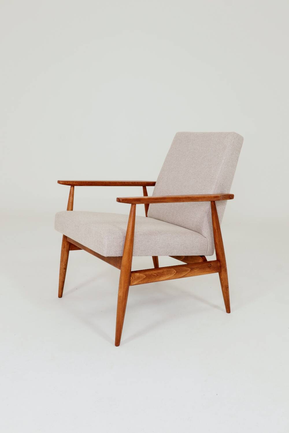 Fauteuil scandinave tressé beige, design classique