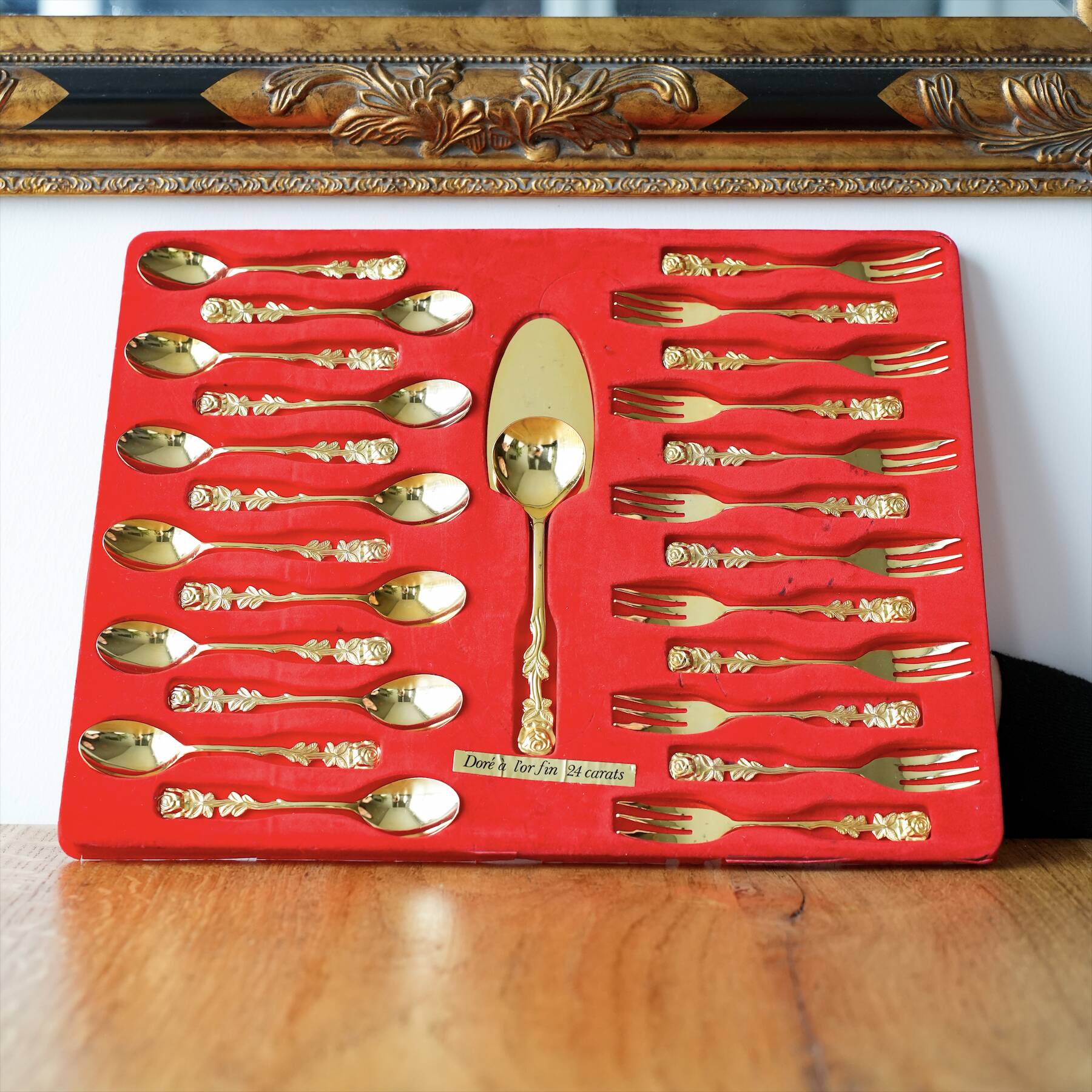 Set of 24-karat gold-plated dessert cutlery