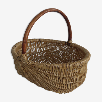 Wicker basket wooden handle