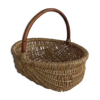 Wicker basket wooden handle