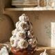 Vintage trompe-l'œil garlic pyramid in glazed ceramic from Manises, Spain.