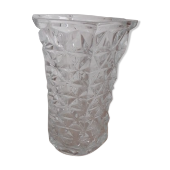 Vase en verre moulé effet diamant