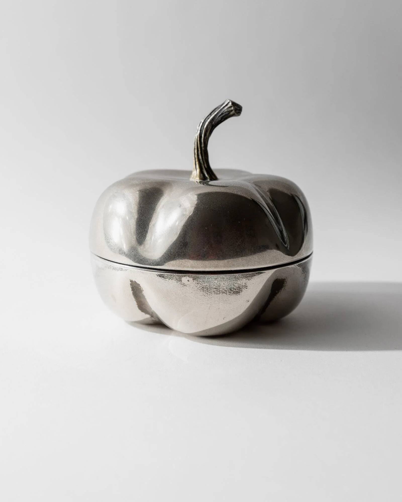 Vintage 1970s silver-plated pumpkin box with lid.