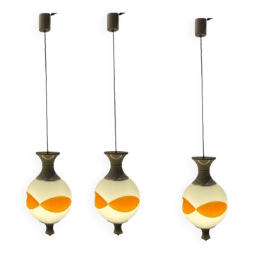 Lot de 3 suspensions Space Age en verre opalin blanc, Italie, années 1970