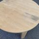 Table à manger scandinave ronde extensible décapée en chêne brut 1980
