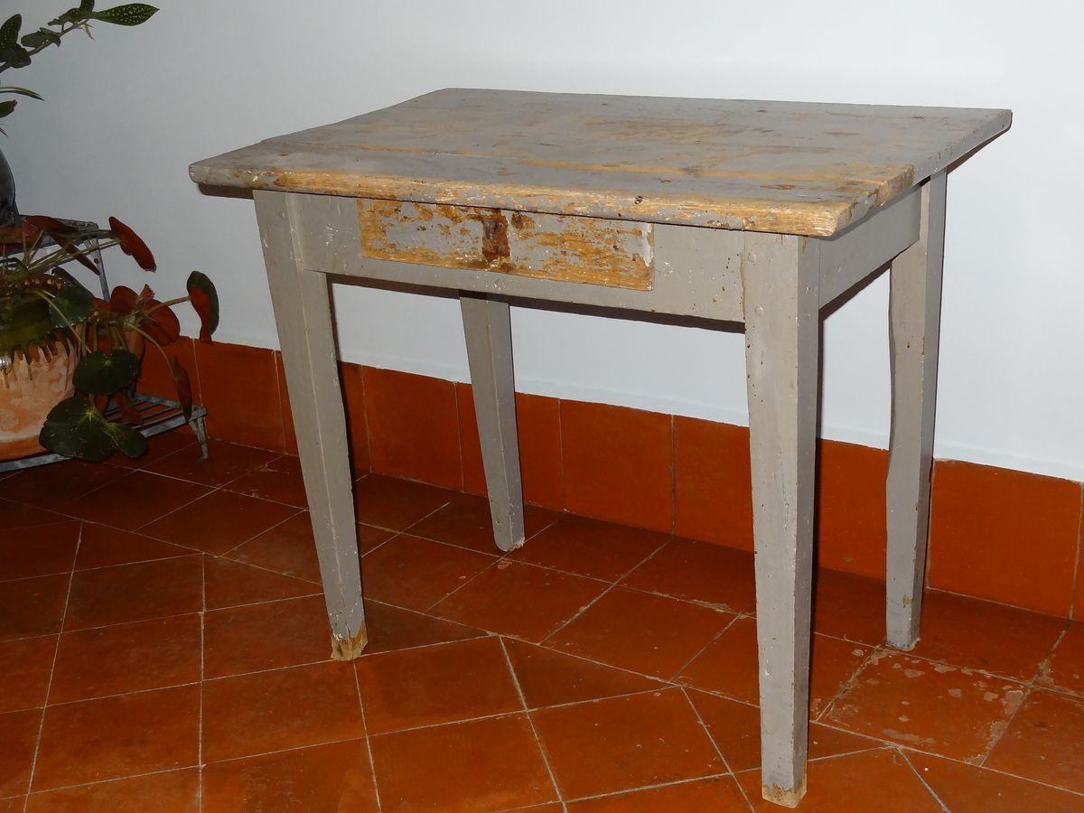 80 x 52 cm side table