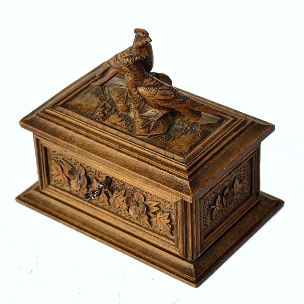 Box box carved wood flower foliage 2 birds black forest with old key