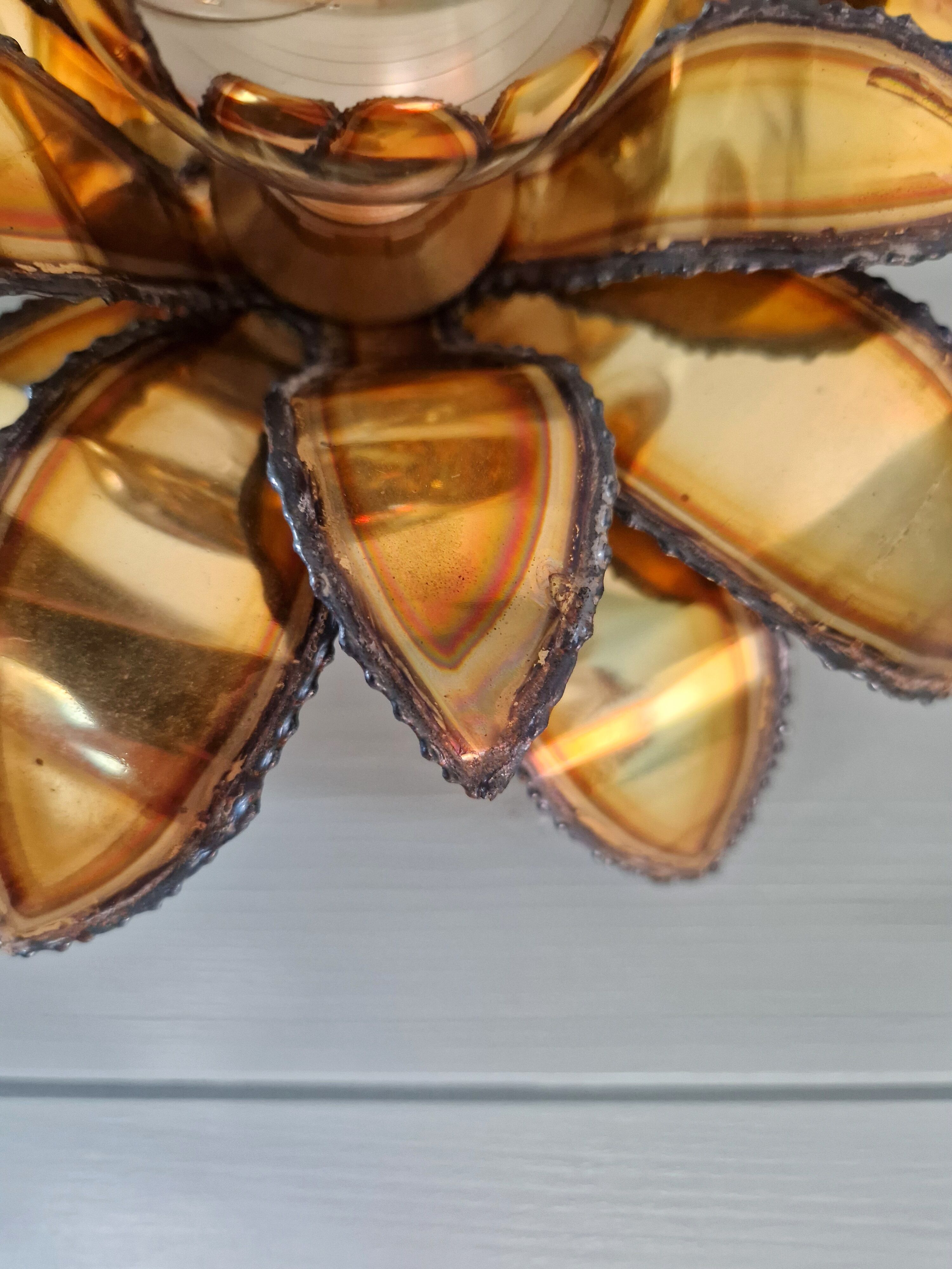 Pair of floral wall sconces in brass, Maison Jansen, 1970.