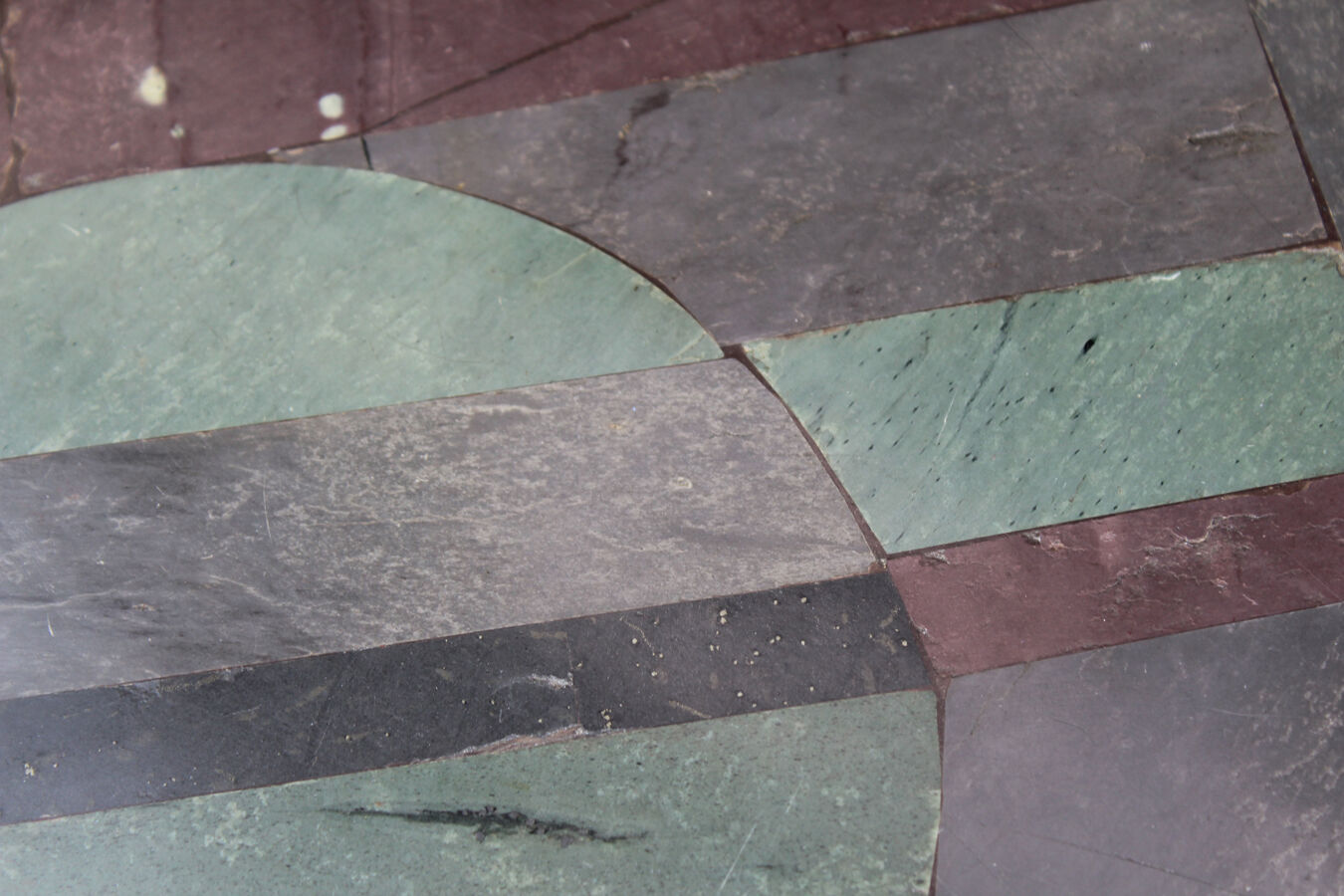 Table basse de Pierre Elie Gardette marqueterie d'ardoises
