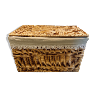 Wicker trunk