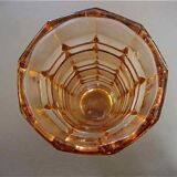 Vase rose en verre taillé