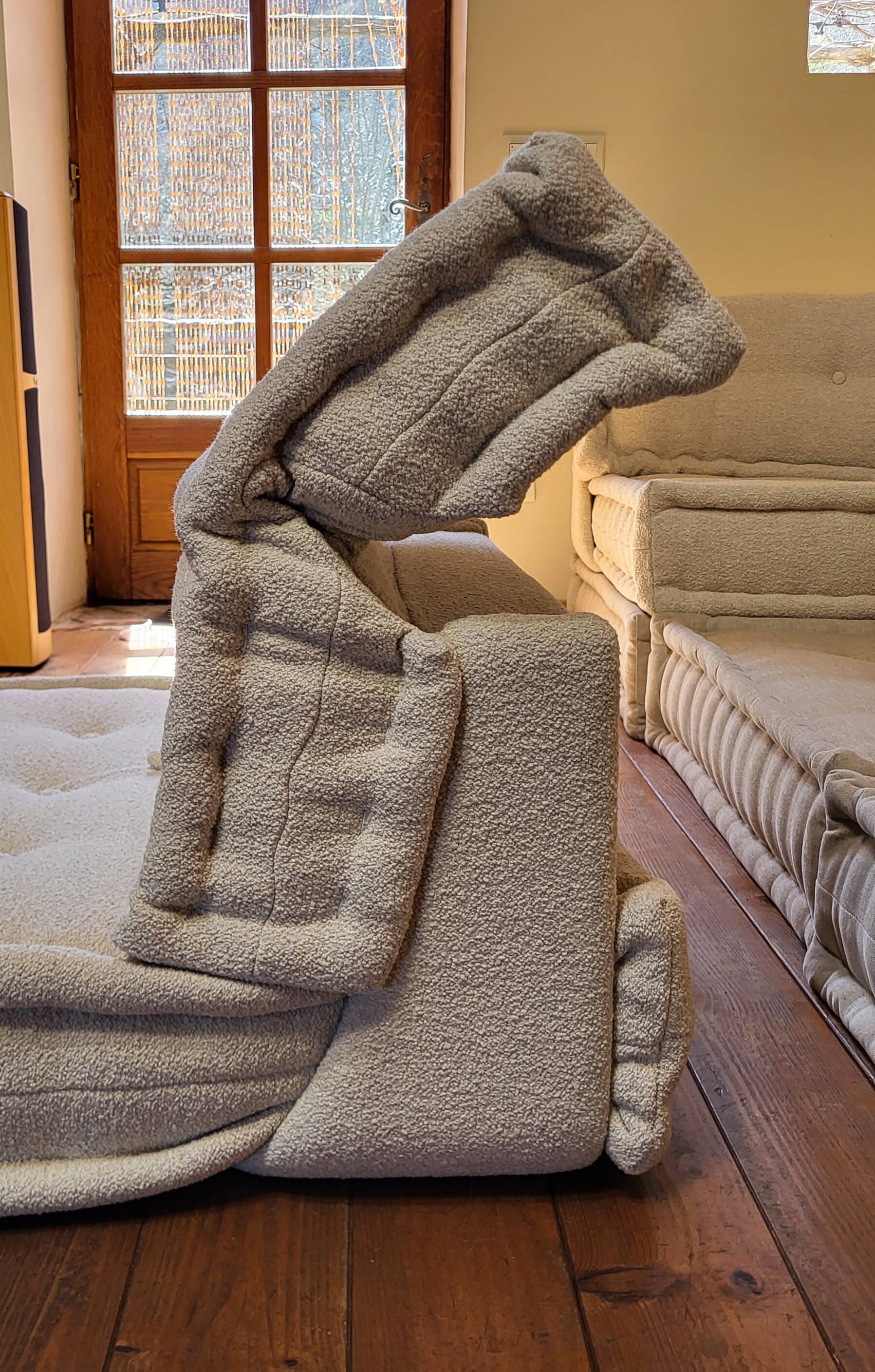 Mah Jong sofa by Roche Bobois in beige by Hans Hopfer, set of 7 modules.