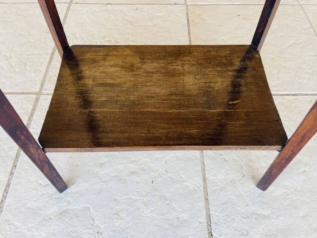 Table d'appoint Art déco en noyer avec étagère, années 1930