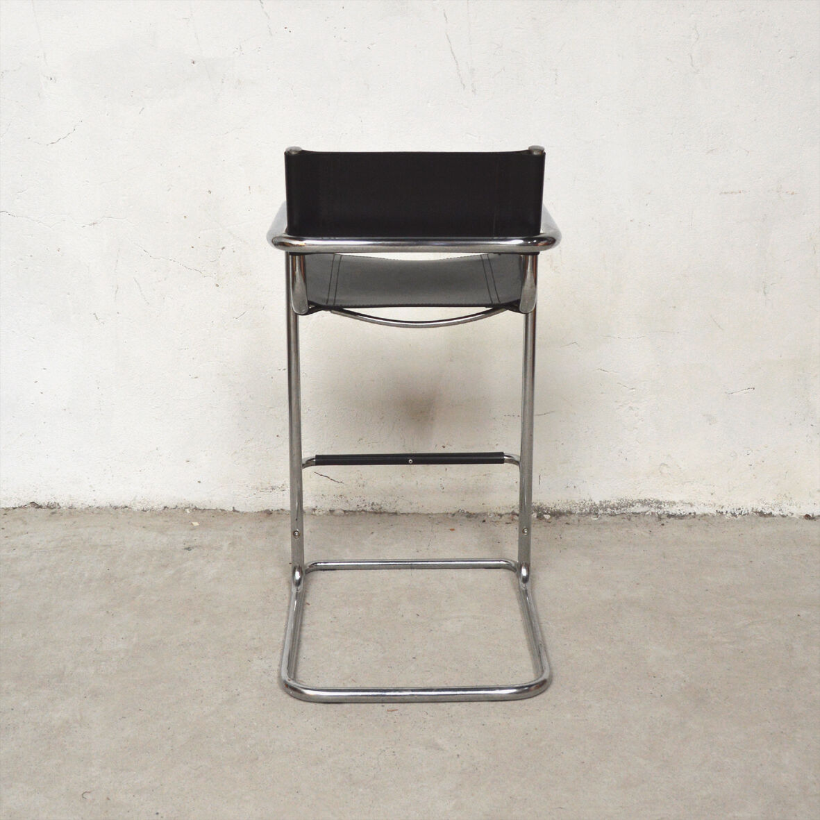 Tubular stool 80