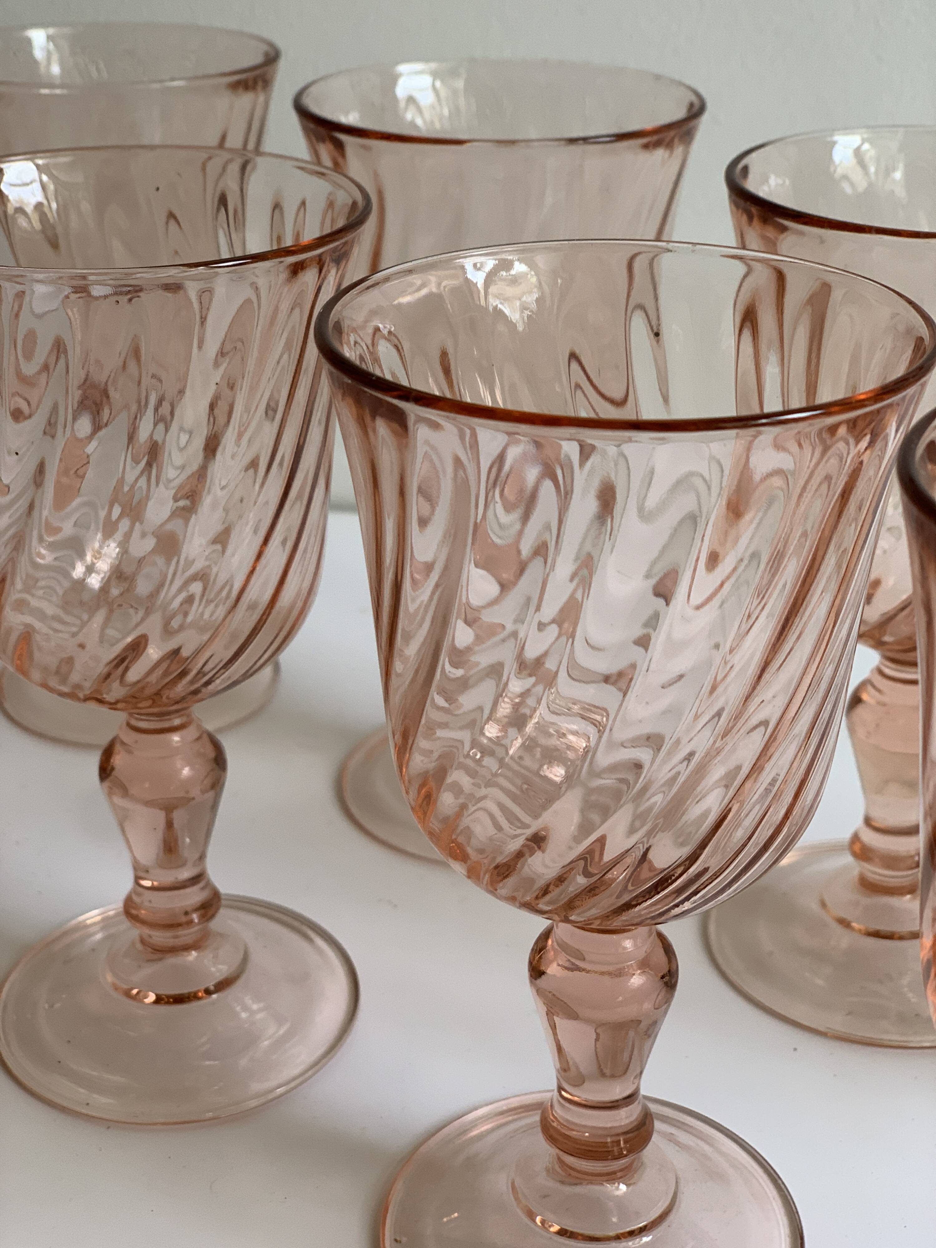 Verres à vin rose