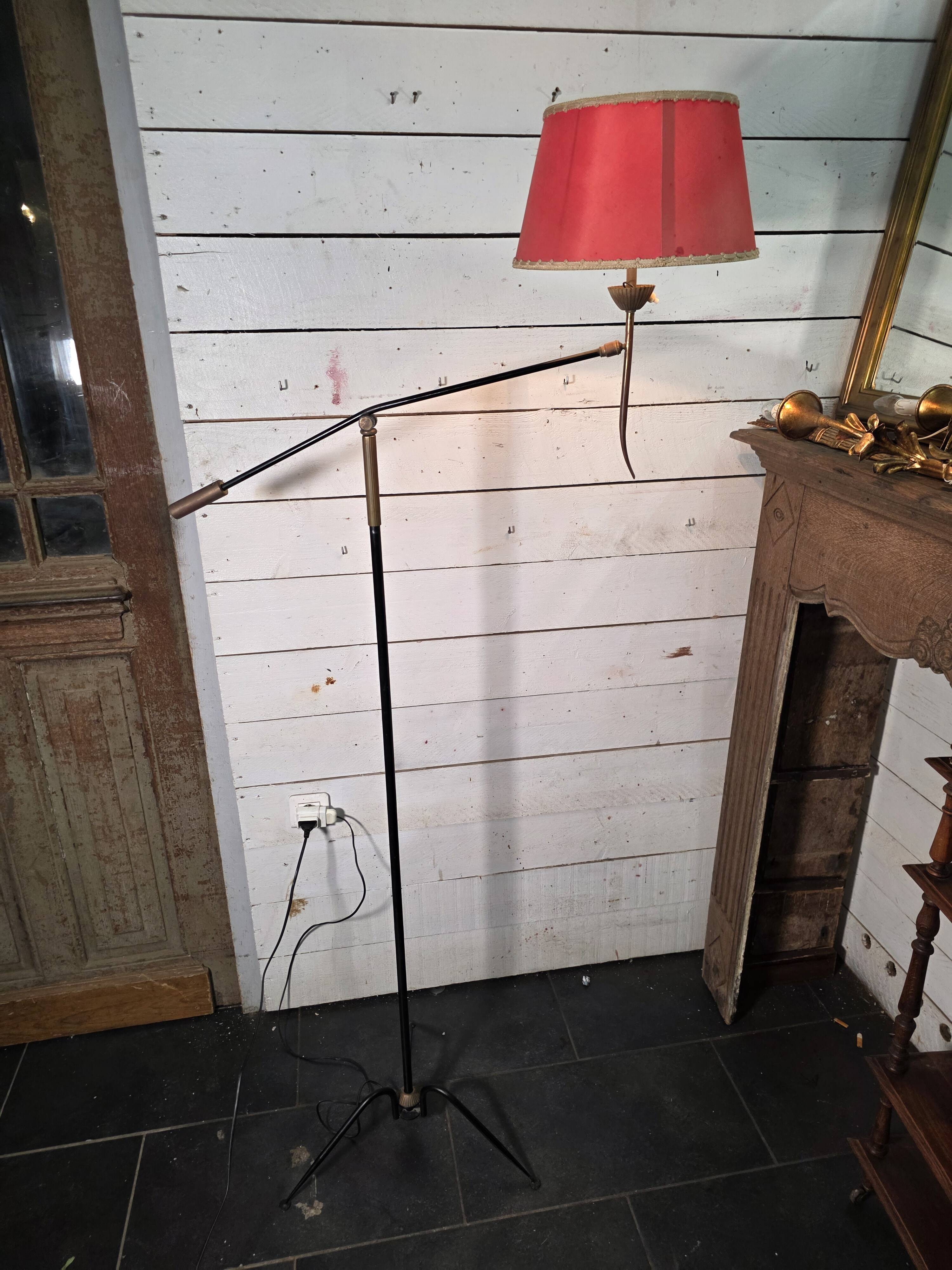 ​Lampadaire tripode à contrepoids Maison Lunel ,Années 50
