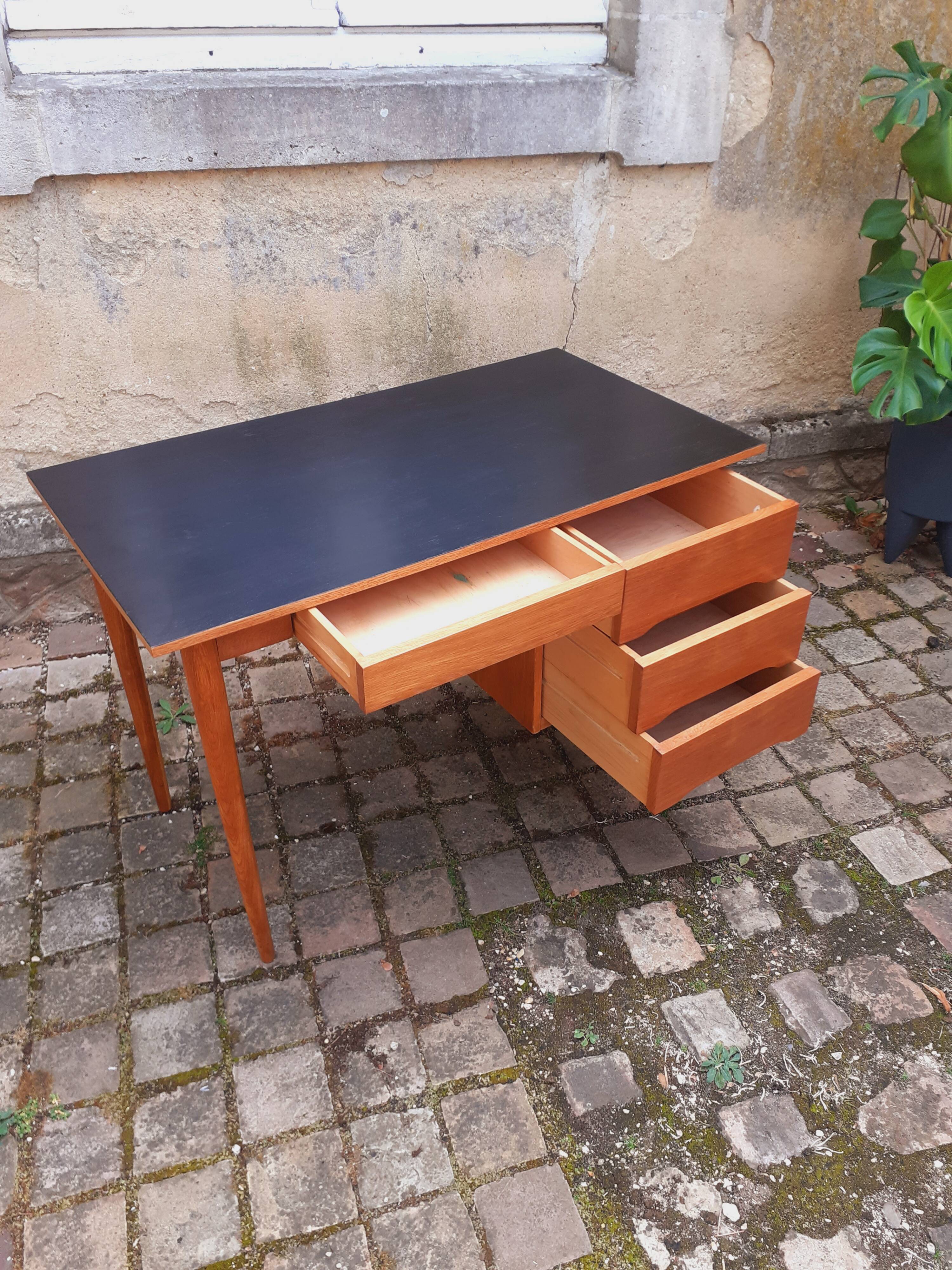 Bureau en chêne vintage année 70 Roumanie.