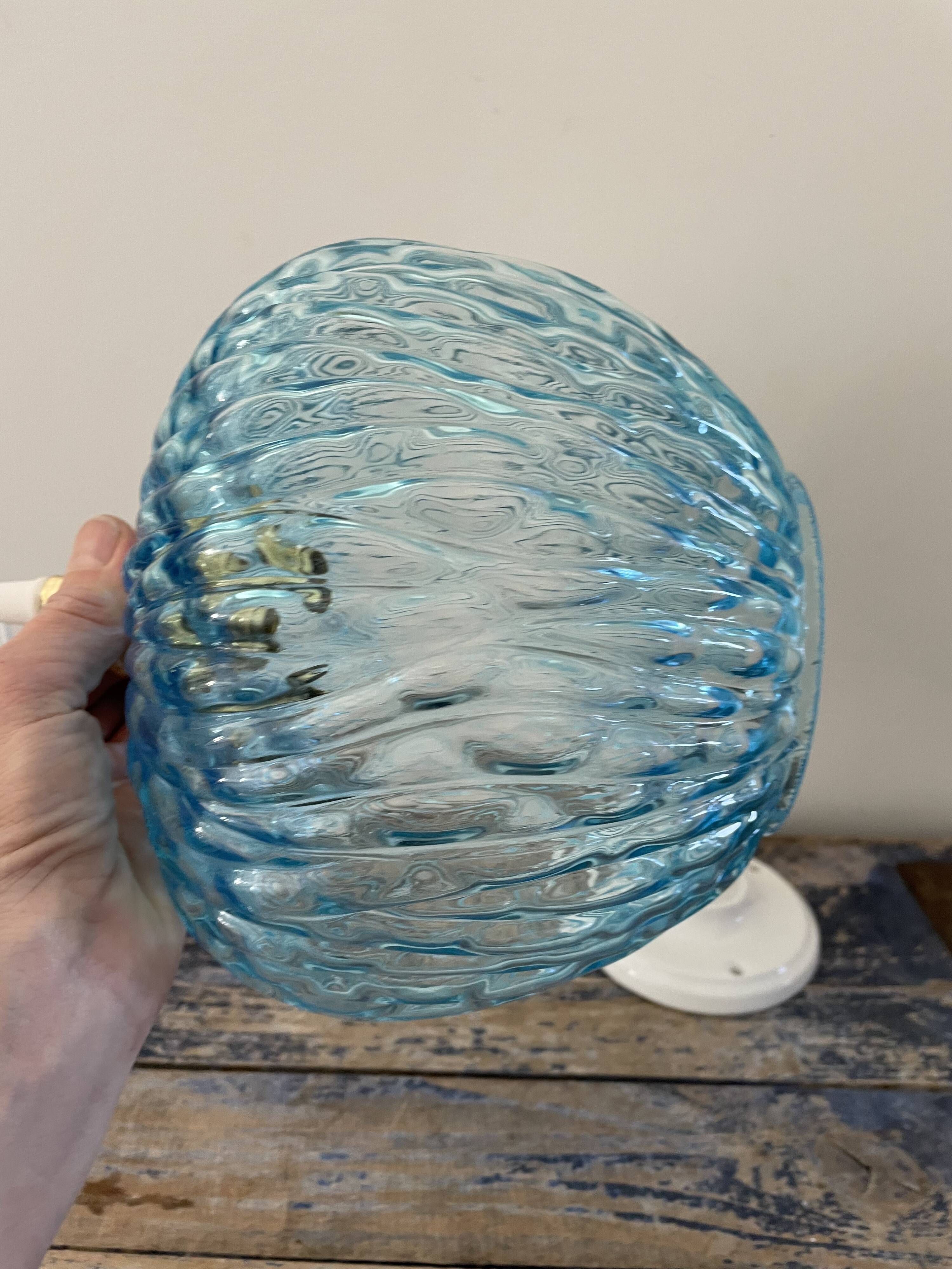 Suspension vintage bleue turquoise en verre ciselé électrifiée à neuf